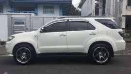 2010 Toyota Fortuner V 4x4 AT White For Sale 