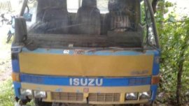 Isuzu Forward 2003 MT Yellow Truck For Sale 
