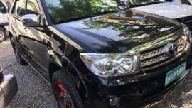 Toyota Fortuner 2011 Gas AT Black For Sale 