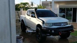 Mitsubishi Strada 4x4 AT for sale