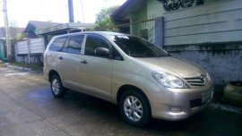 Toyota Innova E 2010 MT Beige SUV For Sale 