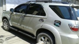 Toyota Fortuner automatic 4x2 2011 for sale 