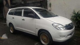 Toyota Innova J 2005 Gas White SUV For Sale 