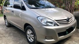 Toyota Innova E 2010 MT Silver SUV For Sale 