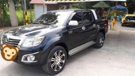 FOR SALE Toyota Hilux 4x4 automatic 2013