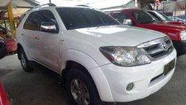 Toyota Fortuner 2006 AT White SUV For Sale 