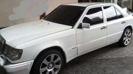 Mercedes Benz 230e 1989 AT White For Sale 