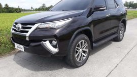 Toyota Fortuner V 4x2 AT Black SUV For Sale 