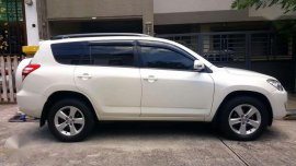 Toyota RAV4 2009 pearl white 25k km only for sale