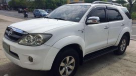 For sale 2004 White Toyota Fortuner 2.7G 4x2 A/T.