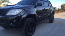 2011 Toyota Hilux top of the line 4x4 AT for sale