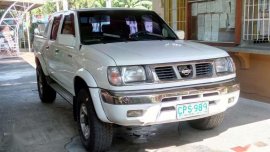 For sale 2000 model Nissan Frontier 4x4 pick up