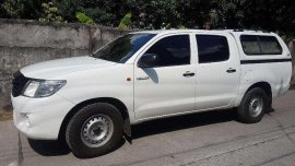 Toyota Hilux 2012 4x2 MT White Pickup For Sale 