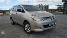 2010 TOYOTA Innova e gas FOR SALE