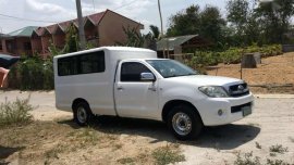 Toyota Hilux FX 2010 White Truck For Sale 