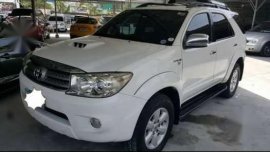 Fresh Toyota Fortuner V 2009 White For Sale 