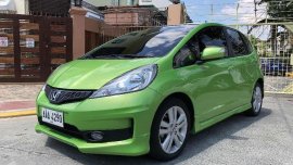 2014 Honda Jazz 1.5v automatic FOR SALE 