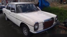 1975 MERCEDES BENZ 200 SEDAN WHITE BLACK LEATHER INTERIOR