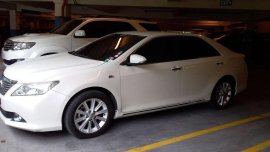 2013 Toyota Camry 2.5V (pearl white) first owner for sale fully loaded