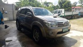 FOR SALE Toyota Fortuner v 4x4 matic diesel 2010