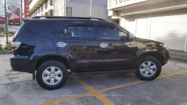Toyota Fortuner AT Gas 2011 Black For Sale 