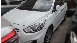 Grab HYUNDAI Accent 2016 White Automatic vios mirage rio avanza wigo
