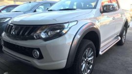 2017 Mitsubishi Strada Gls matic vs hilux ranger Mazda ford Montero pajero