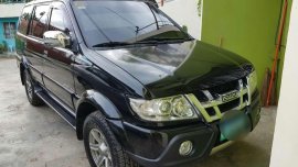 2013 Isuzu Crosswind Sportivo Hyundai Accent