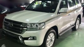 Toyota Land Cruiser PREMIUM PWhite AT 2018 Brandnew Lc200 Landcruiser