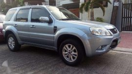 Ford Escape AT XLT Top of the Line 2010 model