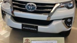 2018 Toyota Fortuner 4x2 V white pearl All in DP at 74K only