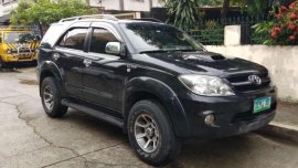 Toyota Fortuner v 2005 4x4 AT Black For Sale 
