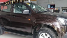 2018 ISUZU Mu-X 3.0L and ISUZU Mu-X 1.9L RZ4E Mid Size SUV Crosswind