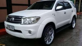 2010 Toyota Fortuner G matic gas FOR SALE