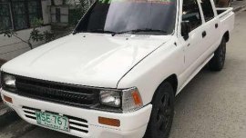 Toyota Hilux Pick-up 4x2 2001 White For Sale 