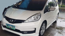 2013 Honda Jazz AT White For Sale 
