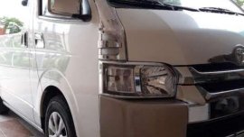 2015 Toyota Grandial GL 2.5 Dsl MT 2 tone Pearl White Beige