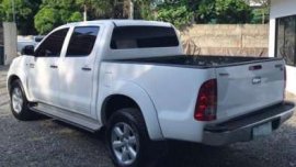 toyota hilux 4x4 2011 automatic for sale