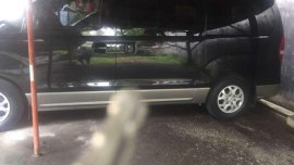 2010 Hyundai Grand Starex gold