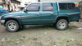 Toyota Hilux 2000 4 x 2  for sale