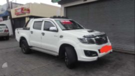 Toyota hilux 2013 diesel manual 4x2 for sale
