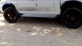 Mitsubishi strada 2006 model for sale