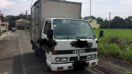SELLING ISUZU Elf closed van 2011