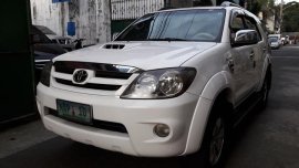 2005 Toyota Fortuner V White SUV For Sale 