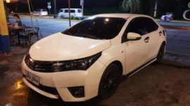 Toyota Altis 1.6V AT.pearlwhite 2015