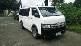 SELLING Toyota Hiace Commuter 2011