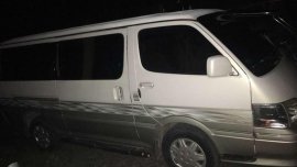 SELLING TOYOTA Hi ace Super Grandia 2004 415k neg