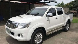 SELLING Toyota Hilux 2013