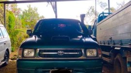 2002 model Toyota Hilux sr5 4x4 FOR SALE