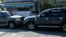 LIKE NEW Ford Explorer FOR SALE